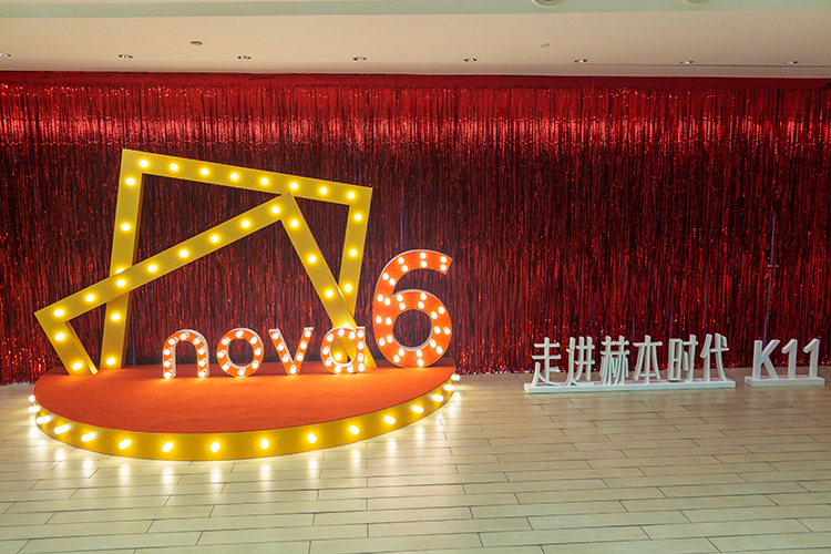 我将向你展示赫本时代的艺术之美华为nova 6 5G展示了一张非常不同的自拍