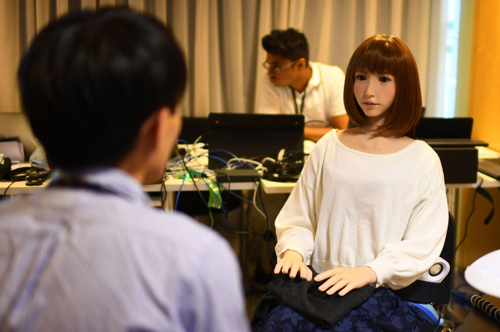 日本女机器人火了，皮肤触感和真人一样